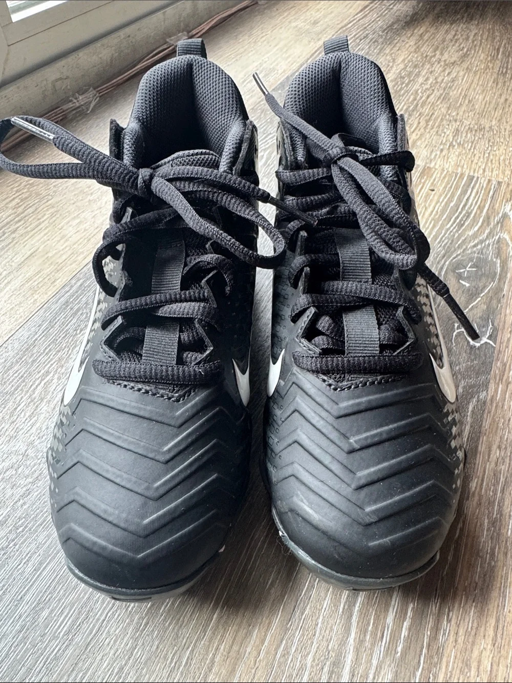 Nike Alpha Menace Fastflex Black/White Football Cleats Boys 2.5YW EUC!